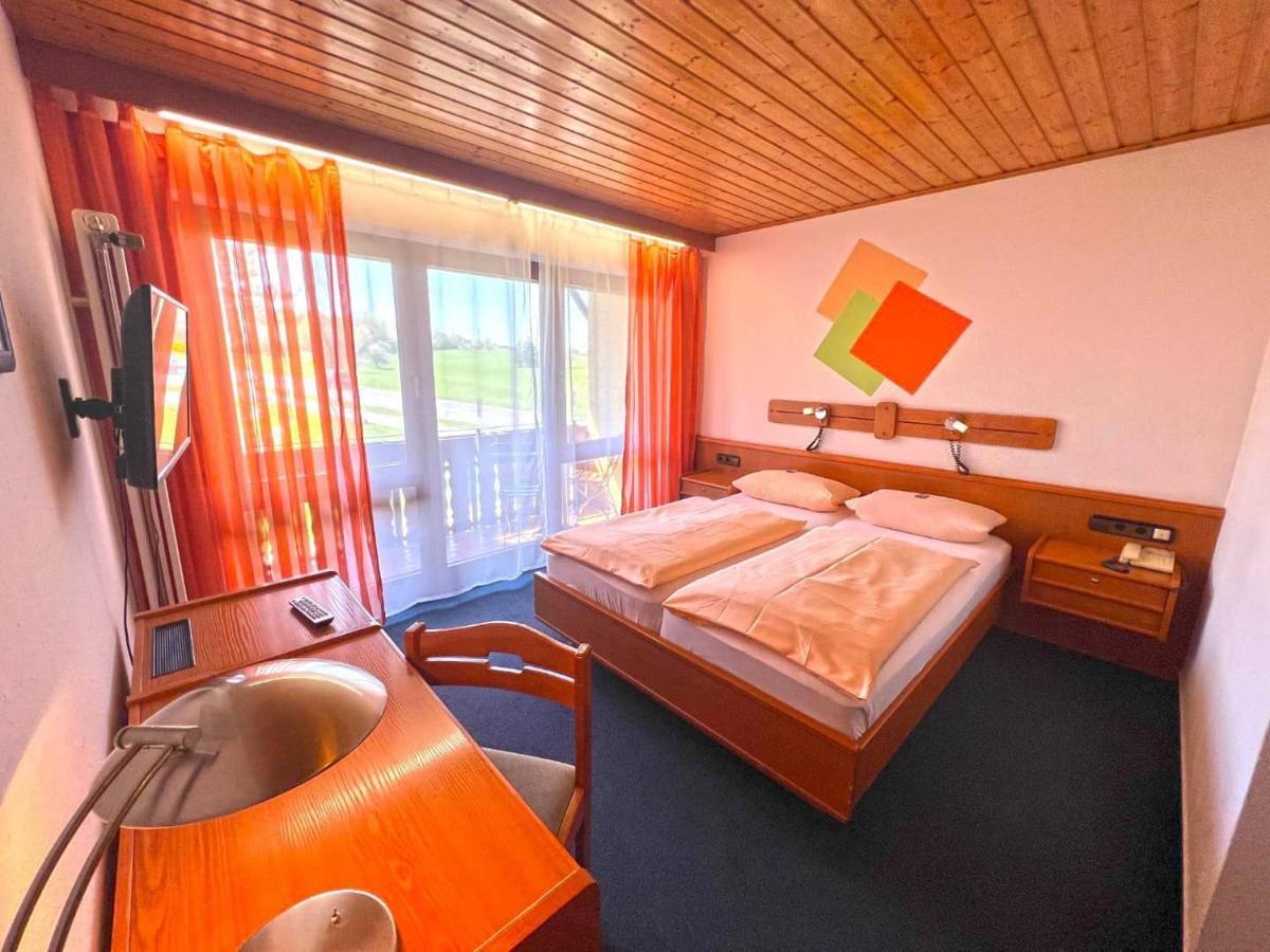 Hotel Und Restaurant Nehrener Hof エクステリア 写真