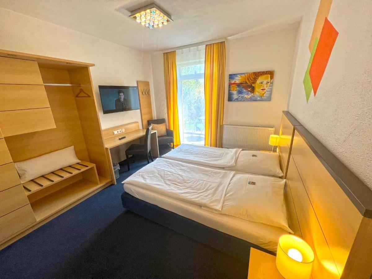 Hotel Und Restaurant Nehrener Hof エクステリア 写真